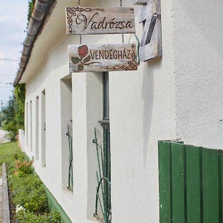 Vadrozsa Vendeghaz Racalmas Guest House ภายนอก รูปภาพ