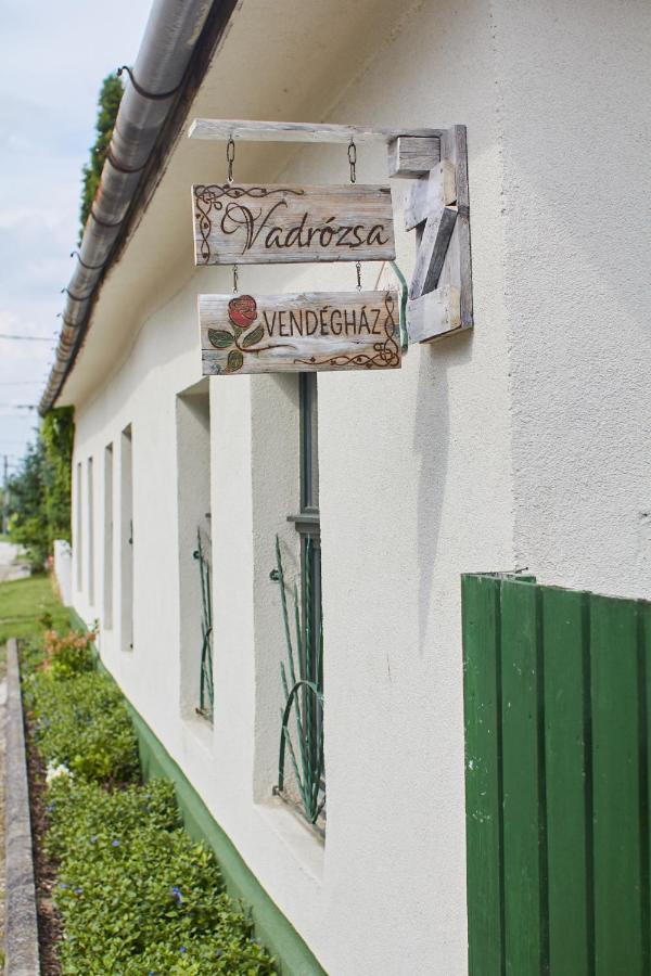 Vadrozsa Vendeghaz Racalmas Guest House ภายนอก รูปภาพ